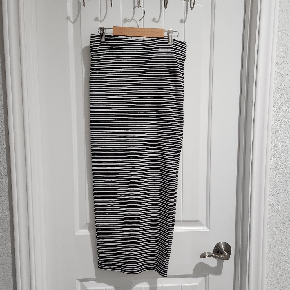 Zara Navy Blue and White Ribbed Stretch Midi Length Fitted Skirt size medium